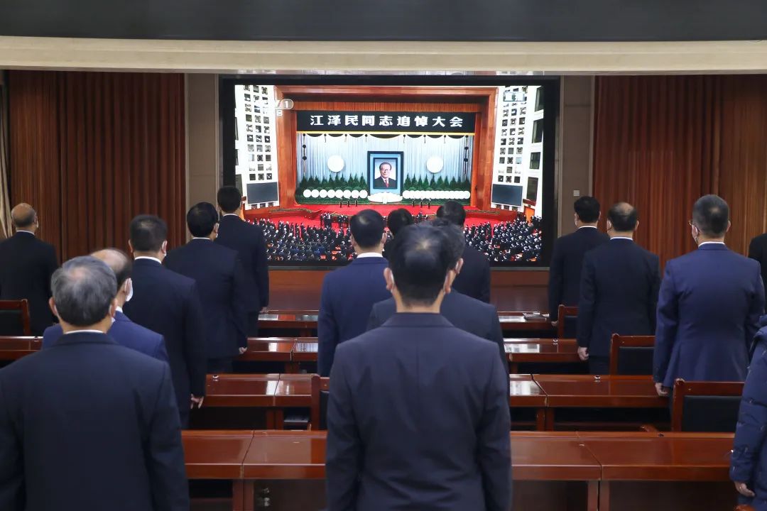 区领导集中收看江泽民同志追悼大会现场直播